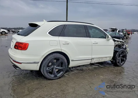 2019 Bentley Bentayga z USA, uszkodzony, nr VIN SJAAM2ZV1KC024006